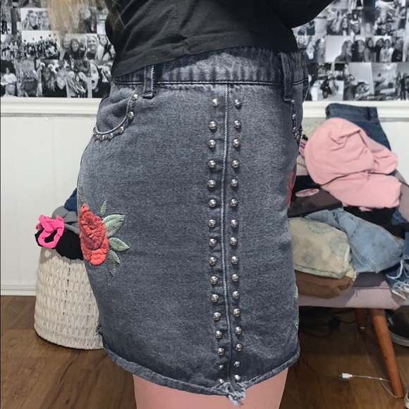 Black skirt - Picture 3 of 3